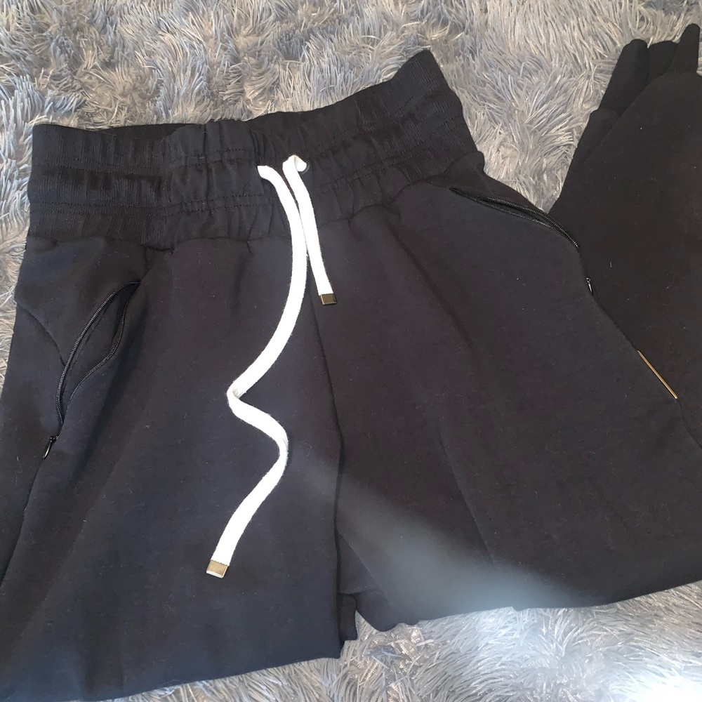 V1 Whitney Simmons x Gymshark joggers